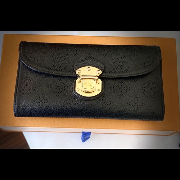 LOUIS VUITTON MAHINA Wallet - Picture 1 of 13